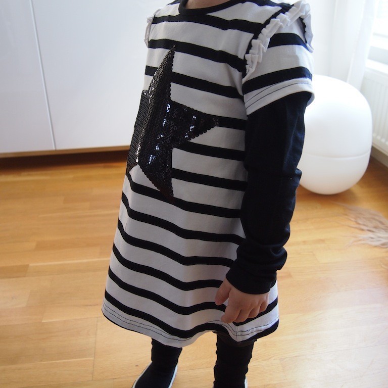 Blogikirppis Lindex Kids mustavalkoinen mekko koko 92cm