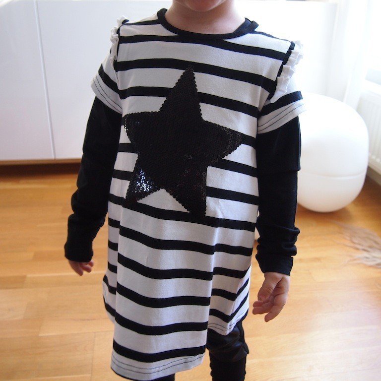 Blogikirppis Lindex Kids mustavalkoinen mekko koko 92cm