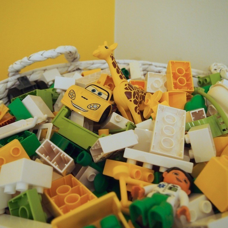 Lego Duplo kokoelma isossa korissa - Omakotivalkoinen