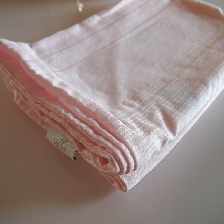 Blogikirppis Omakotivalkoinen - 2kpl Villa Stockmannin vaaleanpunaisia tyynyliinoja