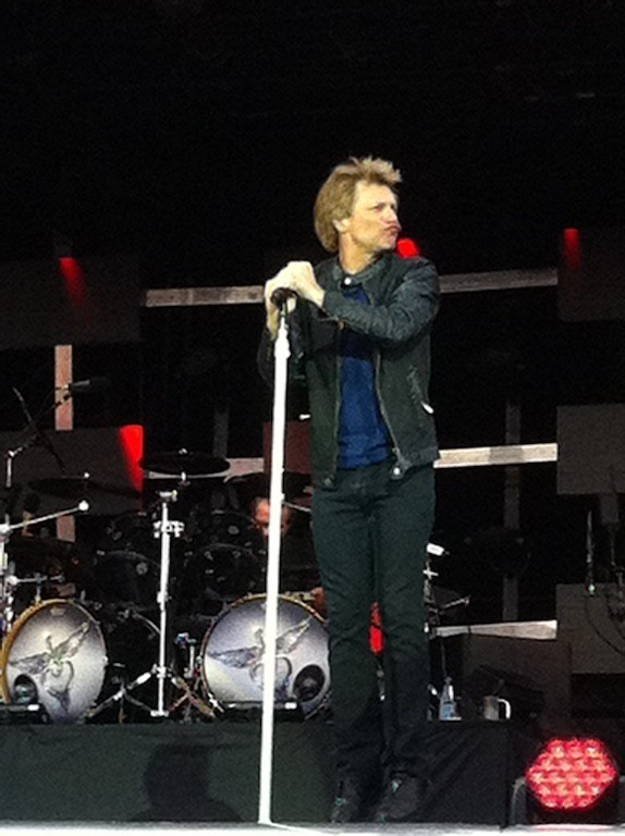 Bon Jovi VIP Experience Tampere konsertti - Omakotivalkoinen