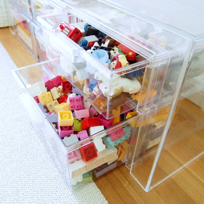 Legojen järjestäminen läpinäkyviin laatikoihin - Omakotivalkoinen lastenhuoneen järjestysvinkit