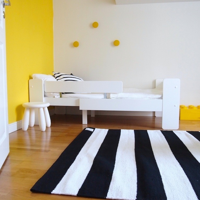Keltainen musta ja valkoinen Lastenhuoneen värit Omakotivalkoinen sisustusblogi