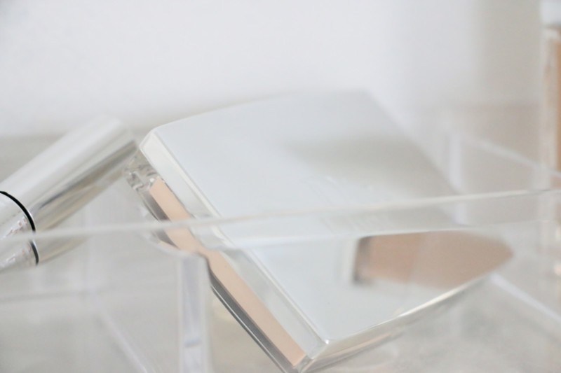 Meikkiostoksia Dior ripsiväri meikkipuuteri ja geelikynsilakka Omakotivalkoinen