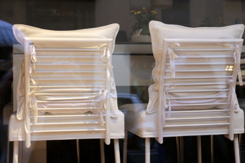 DIY Nahkainen selkänojatyyny tuoliin Sisustusvinkit Omakotivalkoinen