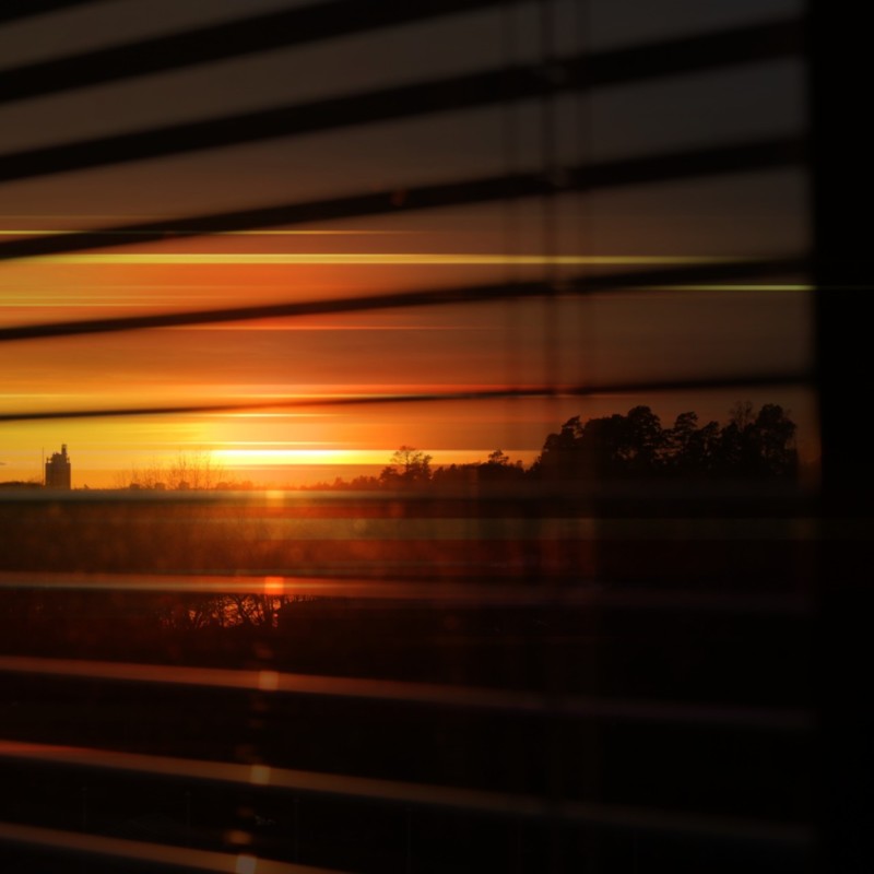 Mielettömän kaunis auringonlasku - Valokuvaus Omakotivalkoinen