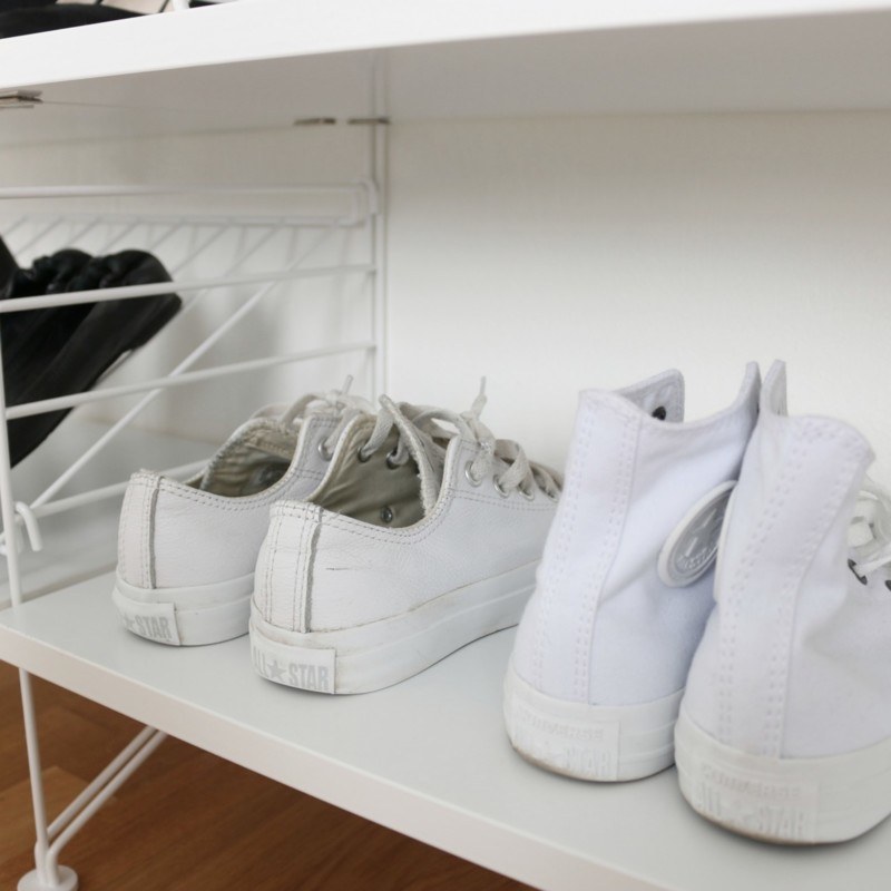 Valkoiset kengät puhtaaksi Universal Stonella - Arkivinkit Omakotivalkoinen