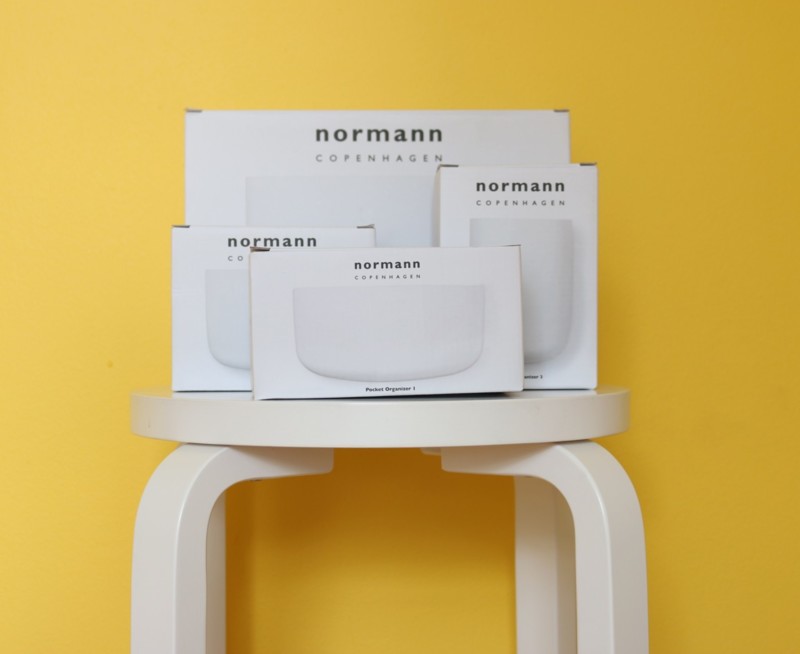 Normann Copenhagen Pocket seinälokerot lastenhuoneessa - Lastenhuoneen sisustusvinkit Omakotivalkoinen
