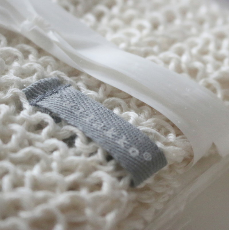Käsintehdyt hamppurätit siivoukseen mustana ja valkoisena - Sisustusblogi Omakotivalkoinen