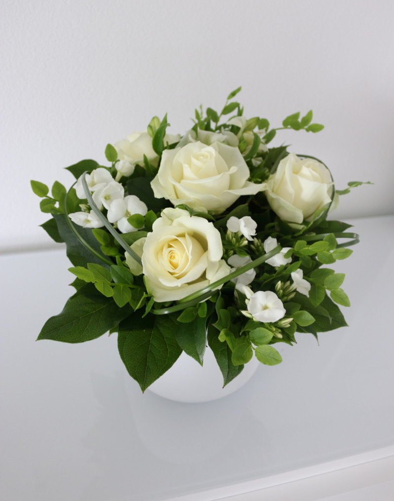 Maailman kaunein kukkakimppu valkoista ja vihreää - Sisustusblogi Omakotivalkoinen