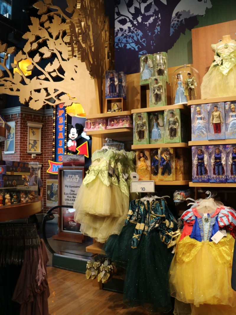 Disney Store New York katsaus myymälään