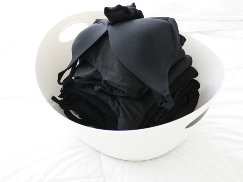 Minimalistin pyykikori - Arkihaasteet ja viikon vaatteet Omakotivalkoinen