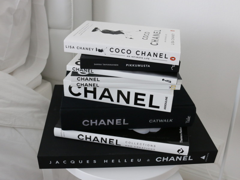 Coco Chanel kirjakokoelma - Omakotivalkoinen