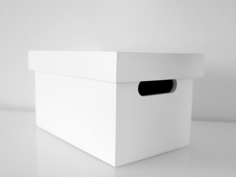 Valkoinen puulaatikko muistojen säilytykseen - Omakotivalkoinen säilytysvinkit
