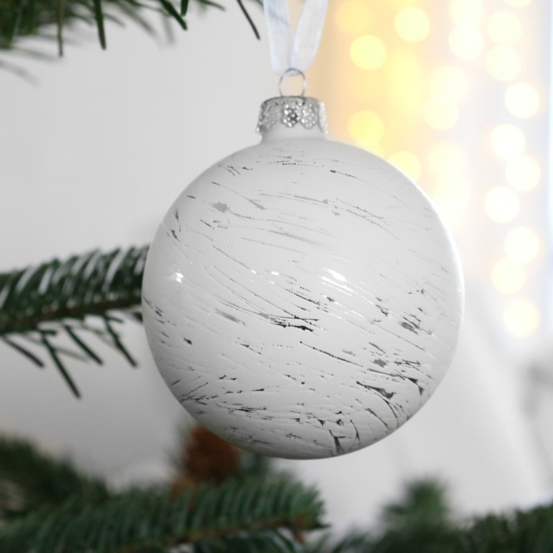 Moderni joulupuu huonekuusi ja kauniit koristeet - Omakotivalkoinen sisustusblogi