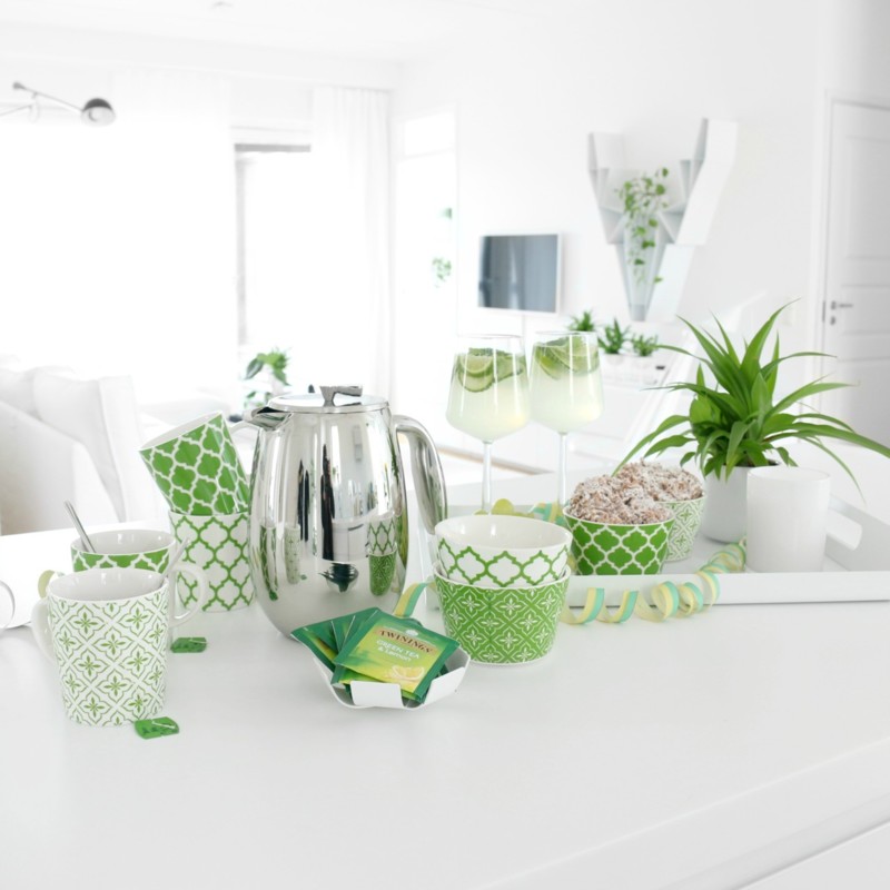 Martinex Ornamentti astiat ja valko-vihreä kesäkattaus Omakotivalkoinen sisustusblogi