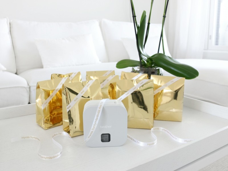Brother P-Touch Cube tulostin ja lahjapaketointi vinkit - Kauniit lahjat valkoista ja kultaa