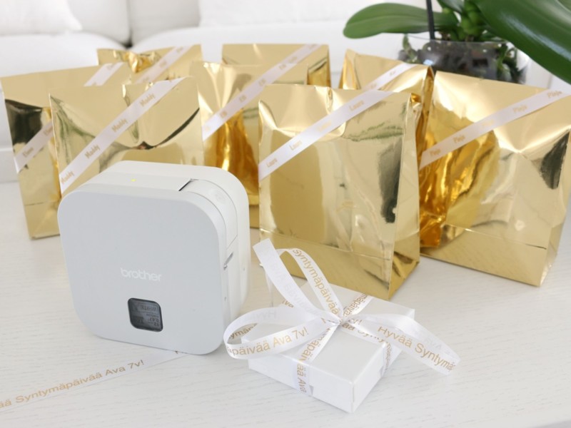 Brother P-Touch Cube tulostin ja lahjapaketointi vinkit - Kauniit lahjat valkoista ja kultaa