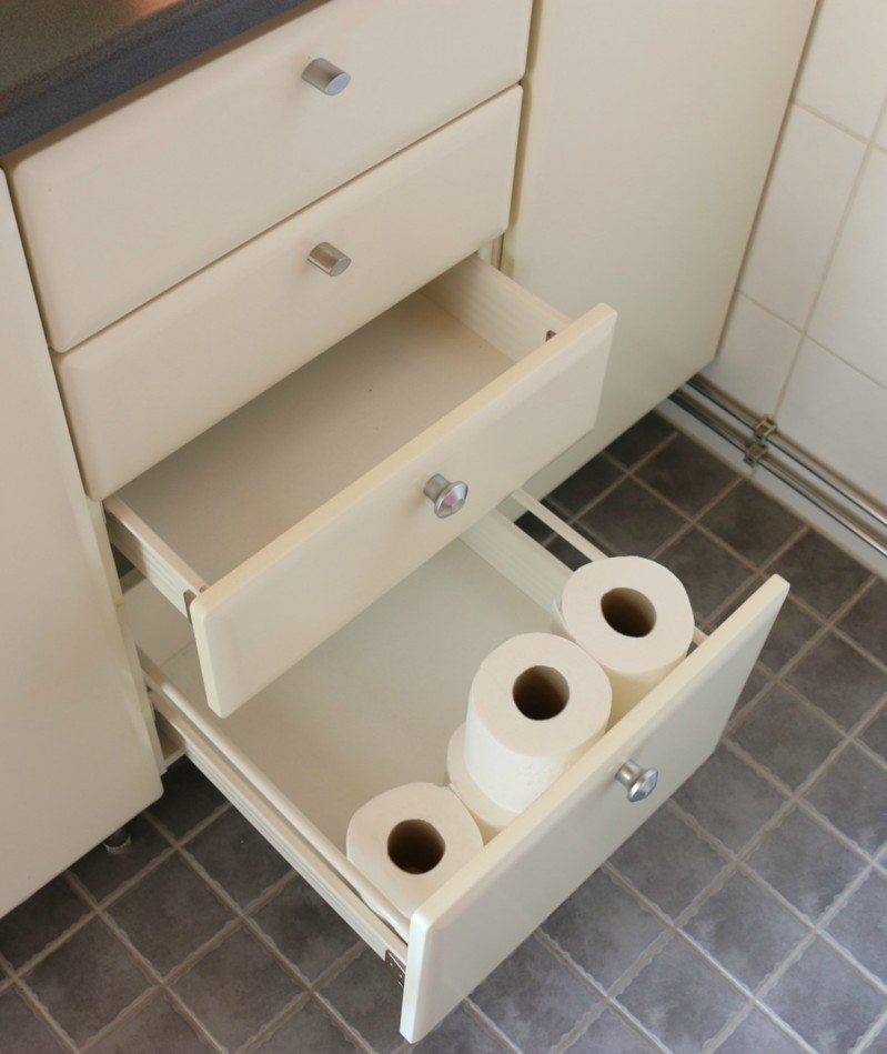 Kylpyhuoneen kaapit ja niiden sisältö - Omakotivalkoinen sisustusblogi