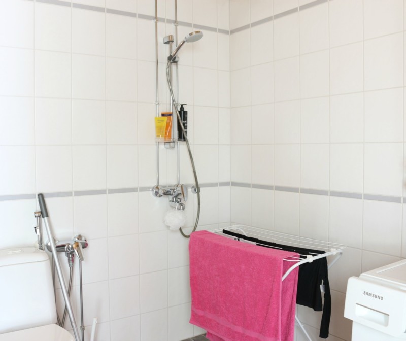 Kylpyhuoneen säilytysratkaisut ja pyykin kuivattaminen