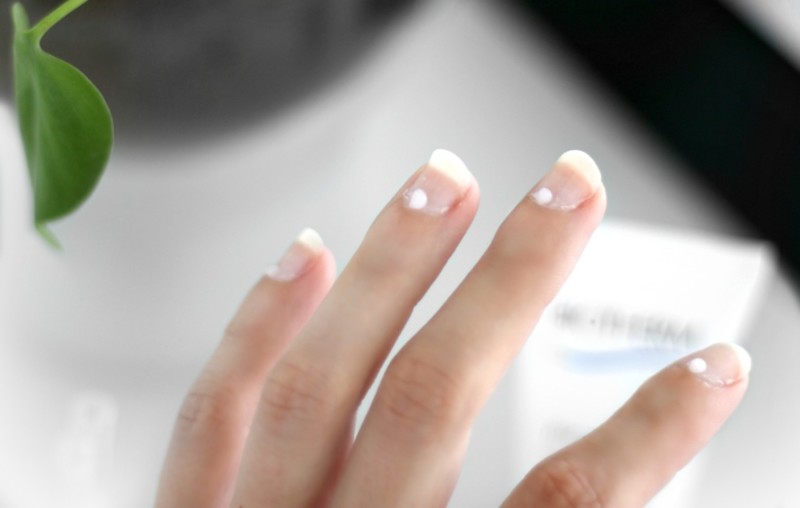 Essence French Manicure Tips kärkitarrat kokemuksia Omakotivalkoinen