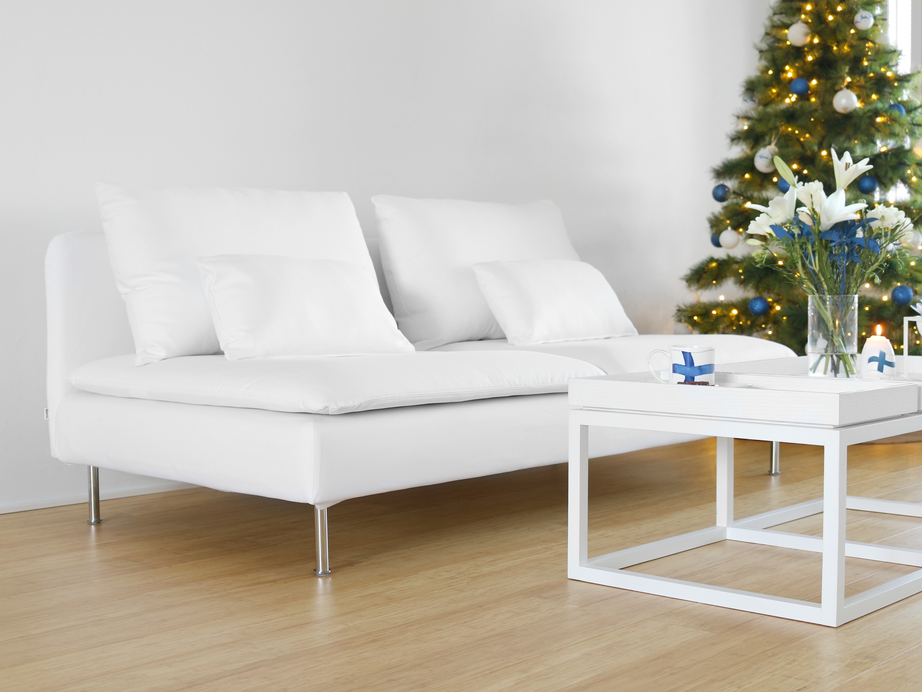 Bemz Cotton Panama sohvapäällinen ja olohuoneen minimalistinen sinivalkoinen sisustus 