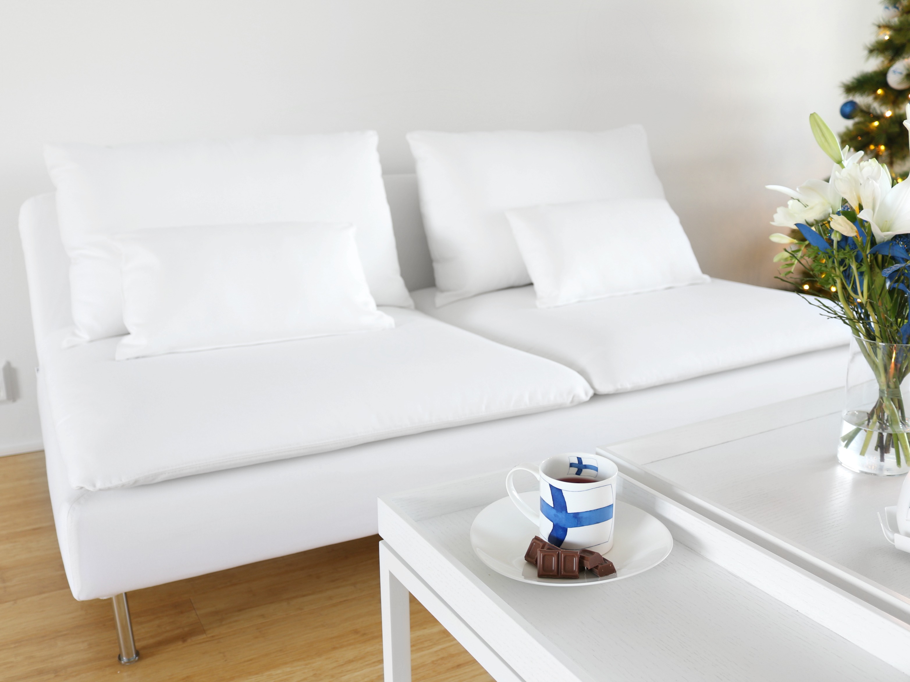 Bemz Cotton Panama sohvapäällinen ja olohuoneen minimalistinen sinivalkoinen sisustus 