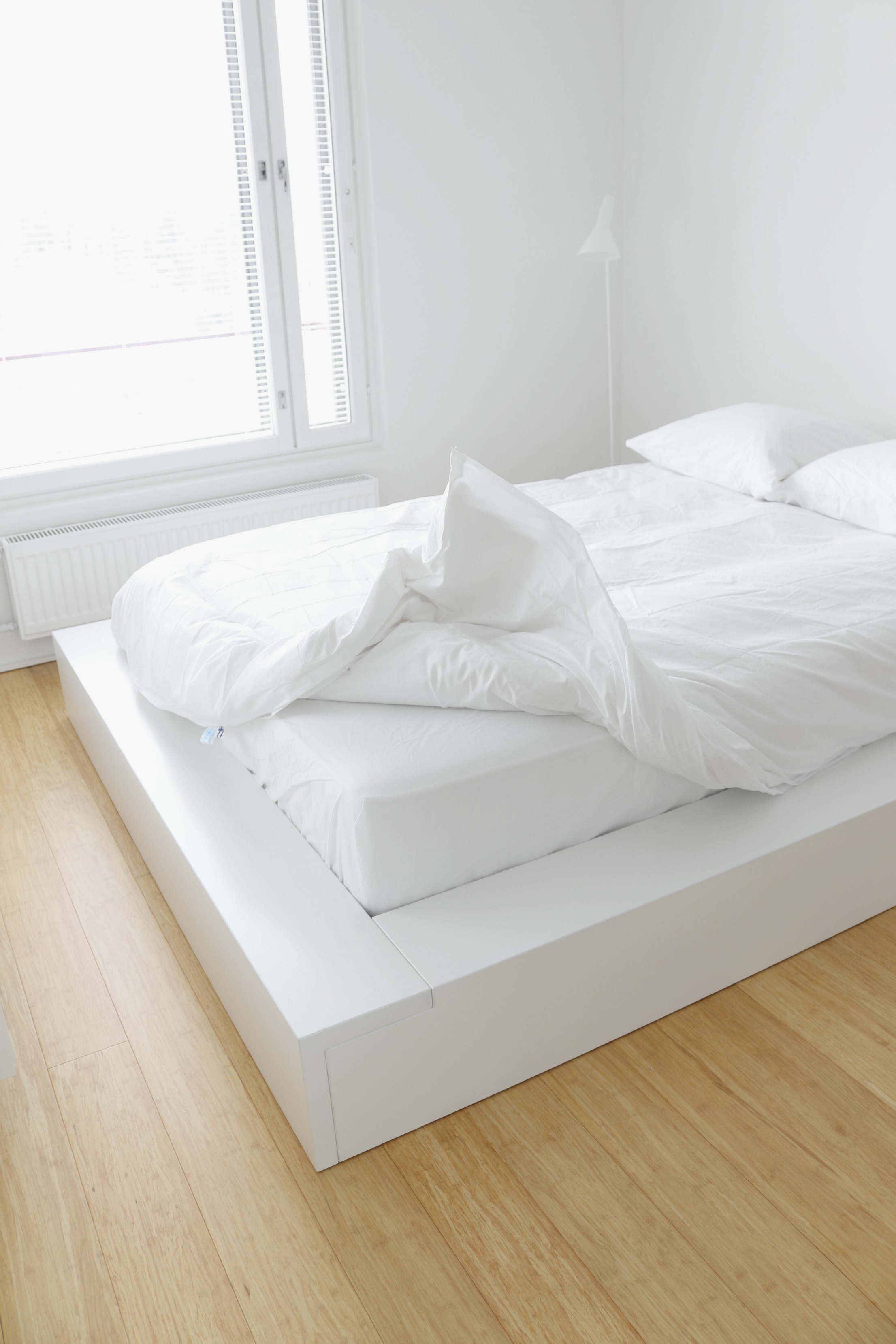 Nukkuville mittatilaussänky kokemuksia - Japanilaistyylinen futon-sänky minimalistinen sisustus - Omakotivalkoinen