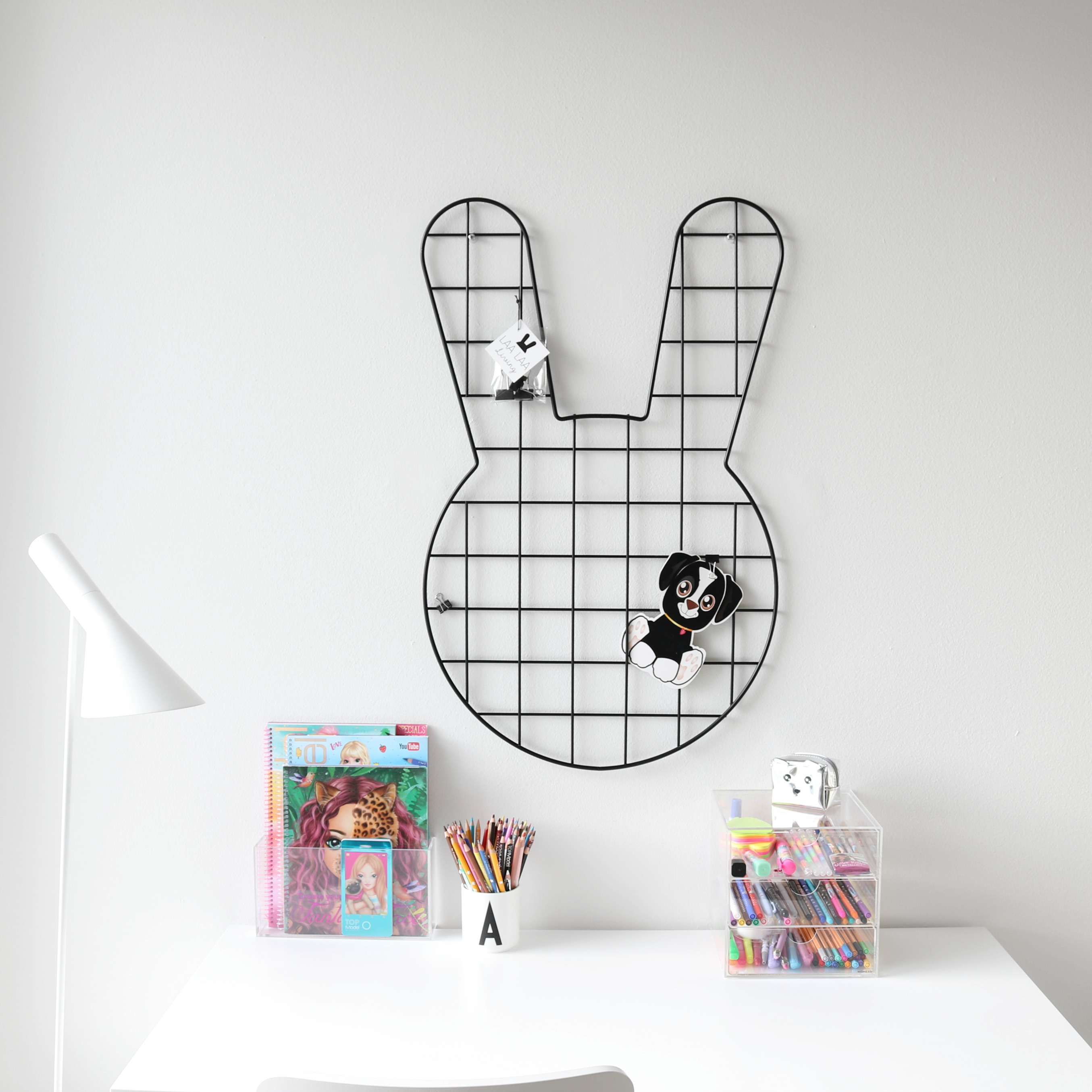 Laa Laa Living suloinen Bunny seinäristikko lastenhuoneessa - Mustavalkoinen sisustus