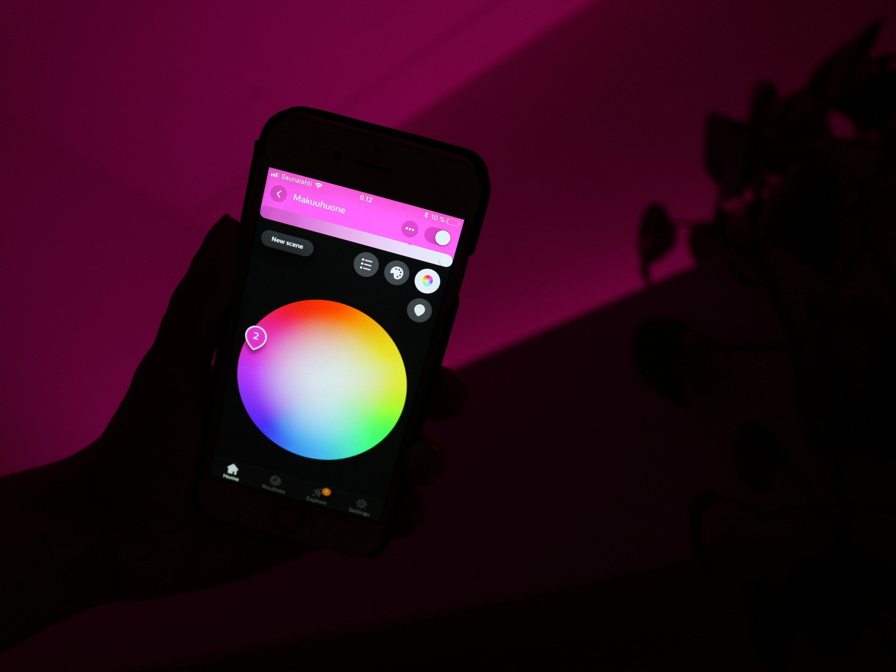 Philips Hue LightStrip Plus -valolista vaihtaa väriä fiiliksen mukaan