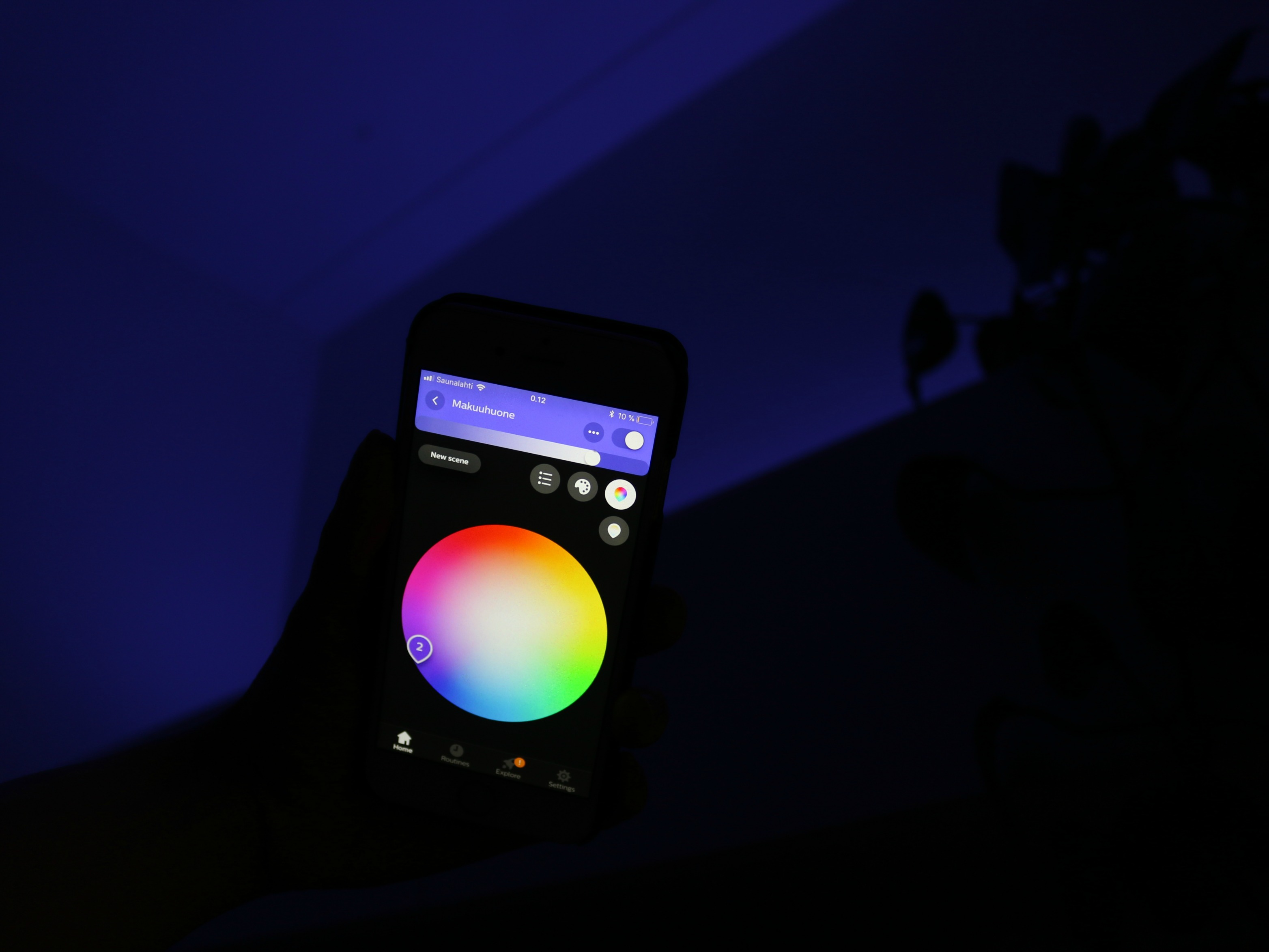 Philips Hue LightStrip Plus -valolista vaihtaa väriä fiiliksen mukaan