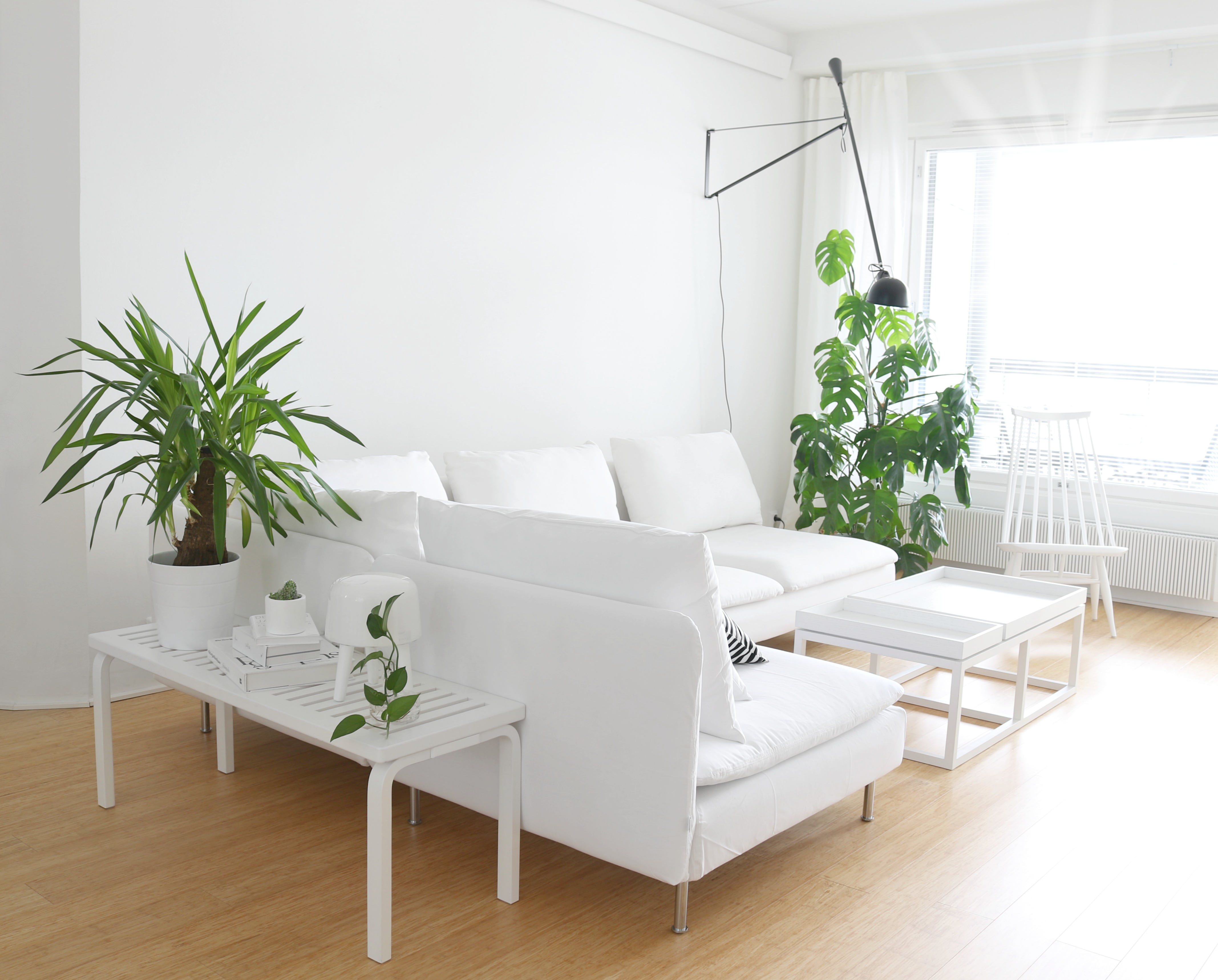 Valkoinen sisustus olohuone sohvaryhmä minimalistinen koti