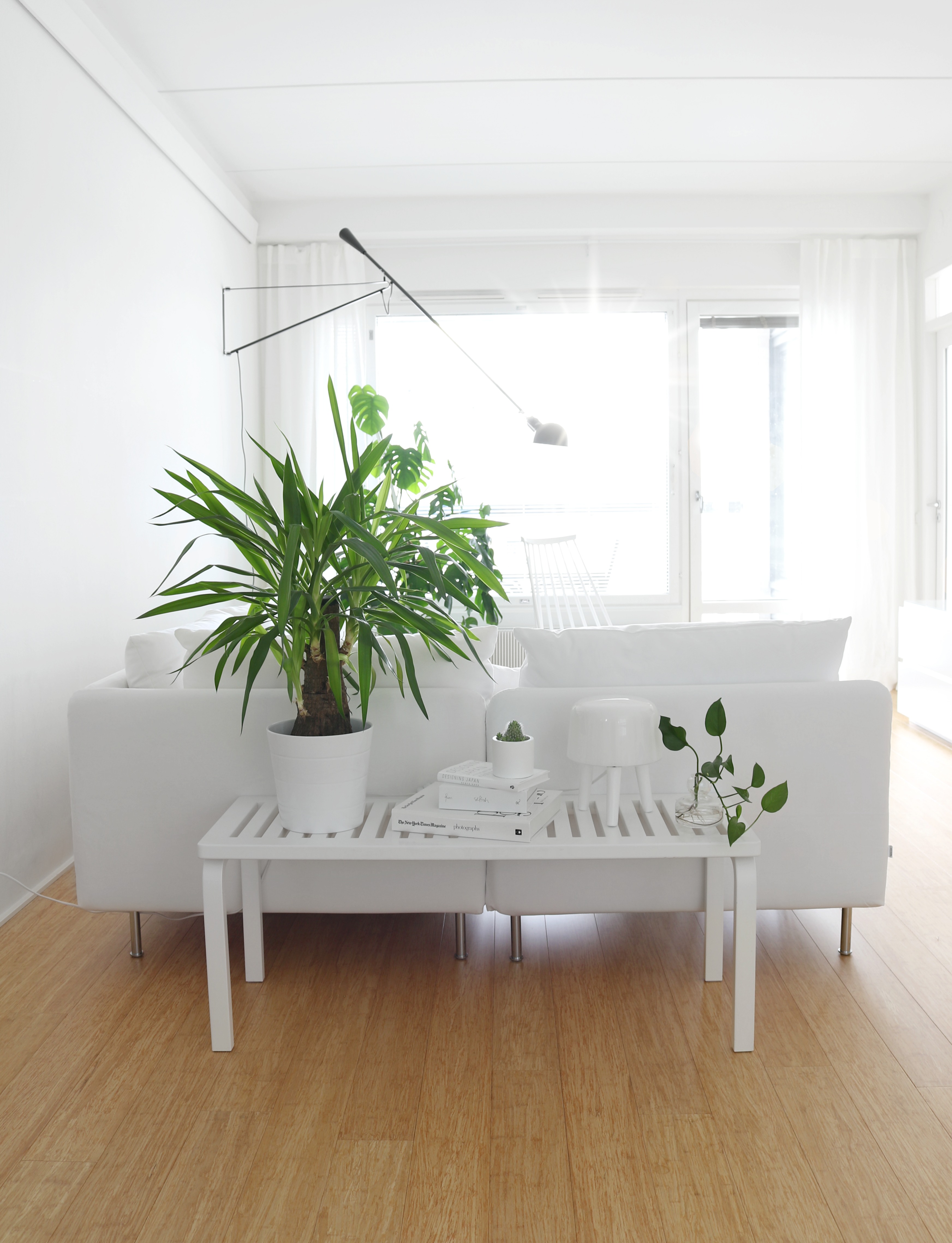 Valkoinen sisustus olohuone sohvaryhmä minimalistinen koti