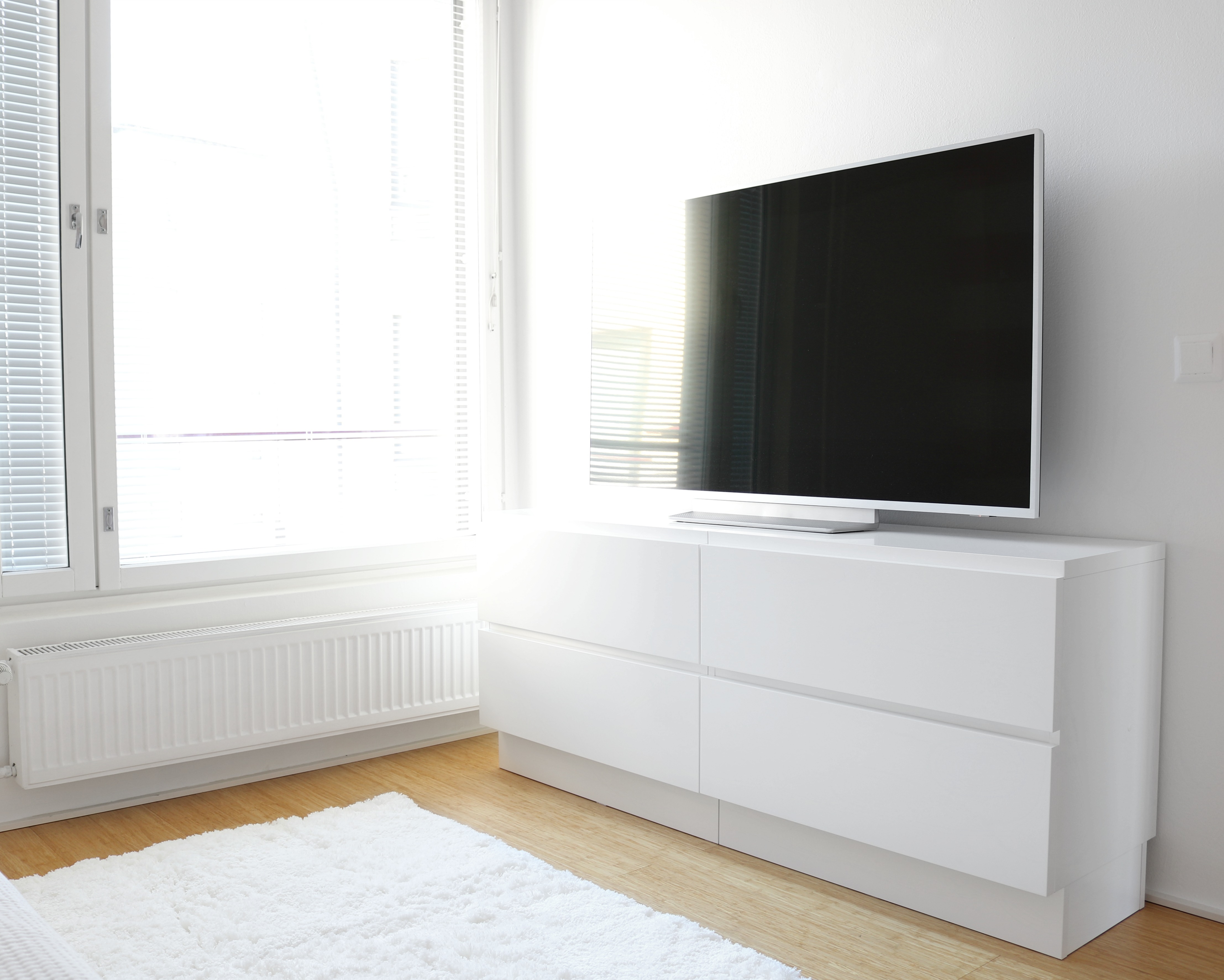 TEKNOS SISUSTUSVÄRIPALETTI LASTENHUONEEN MUUTOS SISUSTUSMAALIT OMAKOTIVALKOINEN