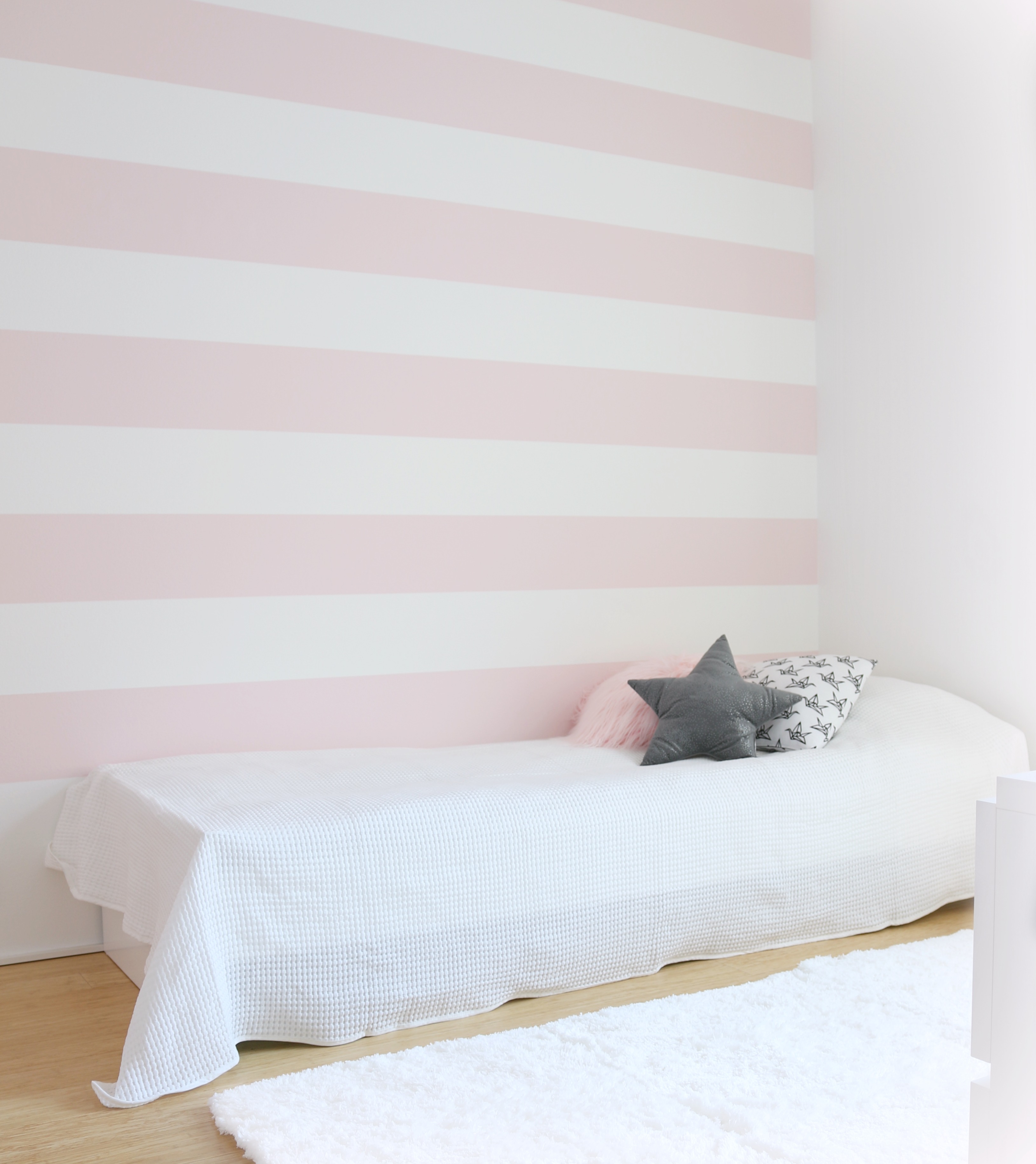 TEKNOS SISUSTUSVÄRIPALETTI LASTENHUONEEN MUUTOS SISUSTUSMAALIT OMAKOTIVALKOINEN