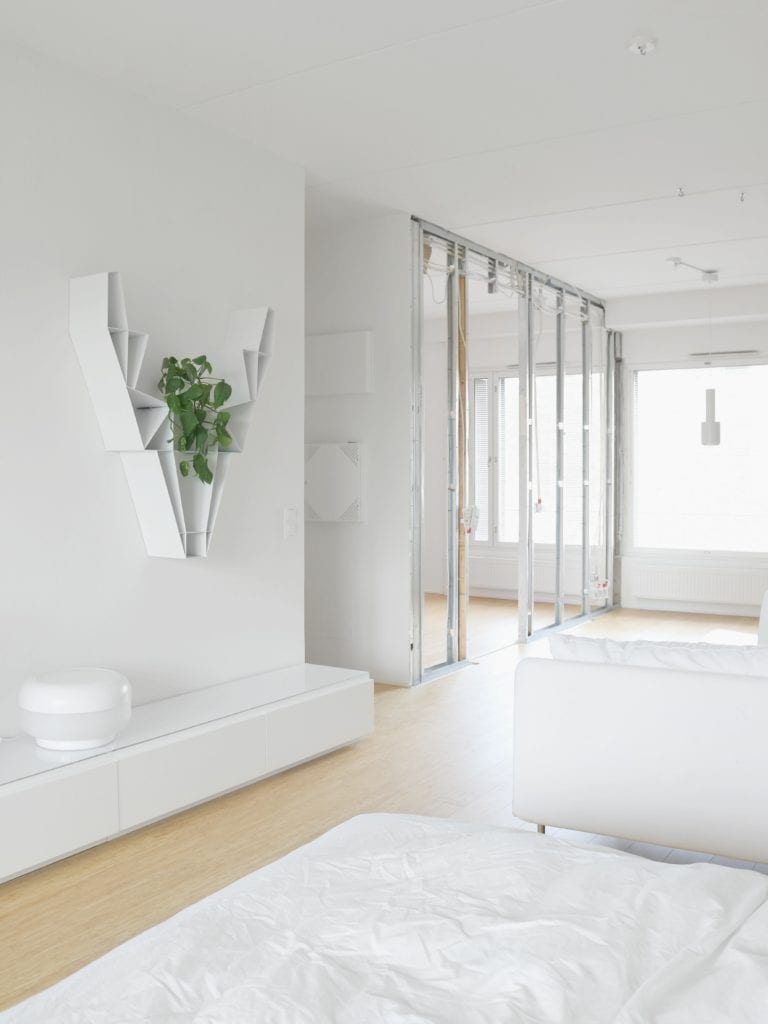 Lasiseinän rakennus sisustusremontti omakotivalkoinen