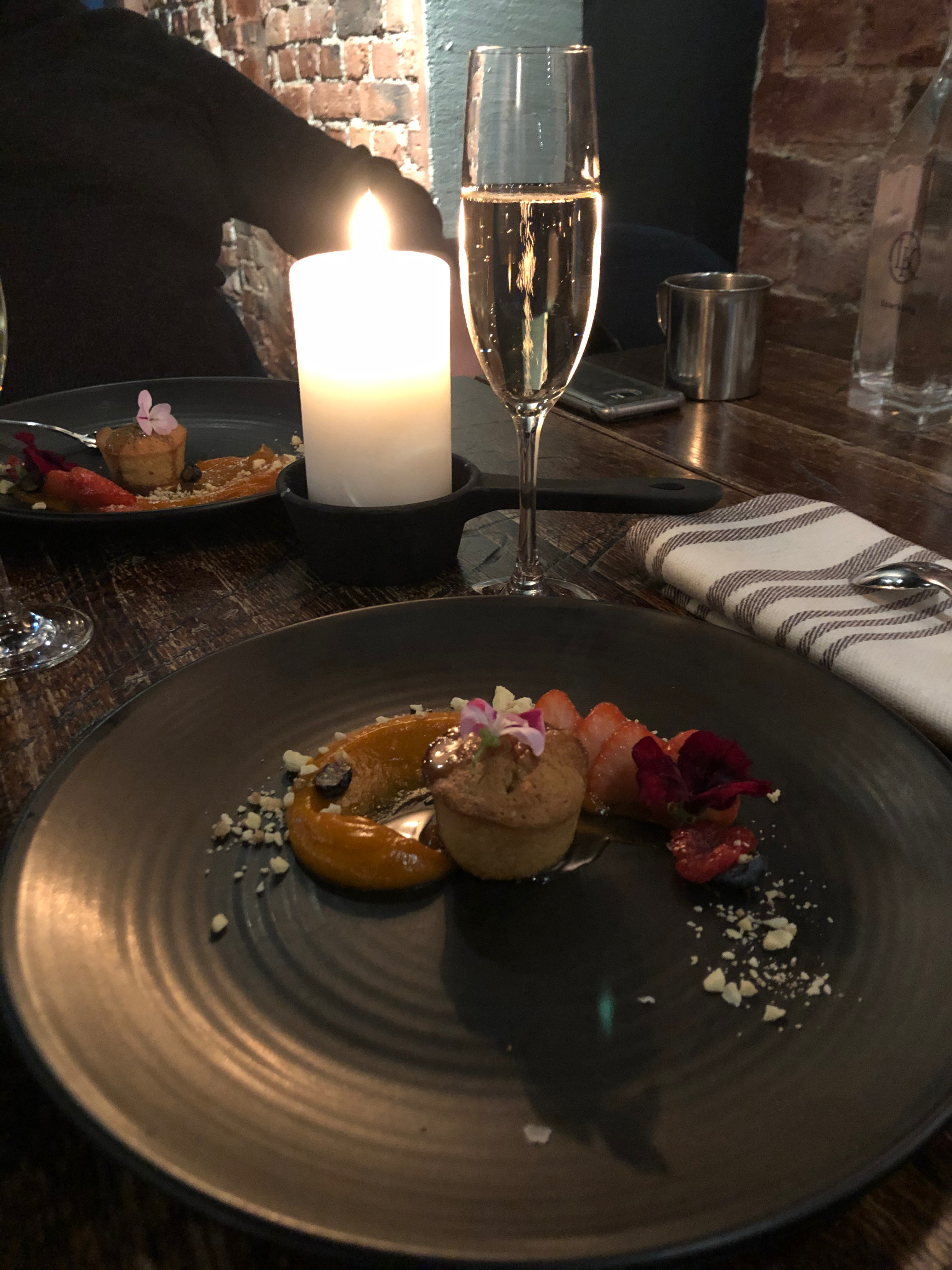 Hotel Katajanokka vankilahotelli ravintola Linnankellari illallinen elämyshotelli laatuaikaa Omakotivalkoinen