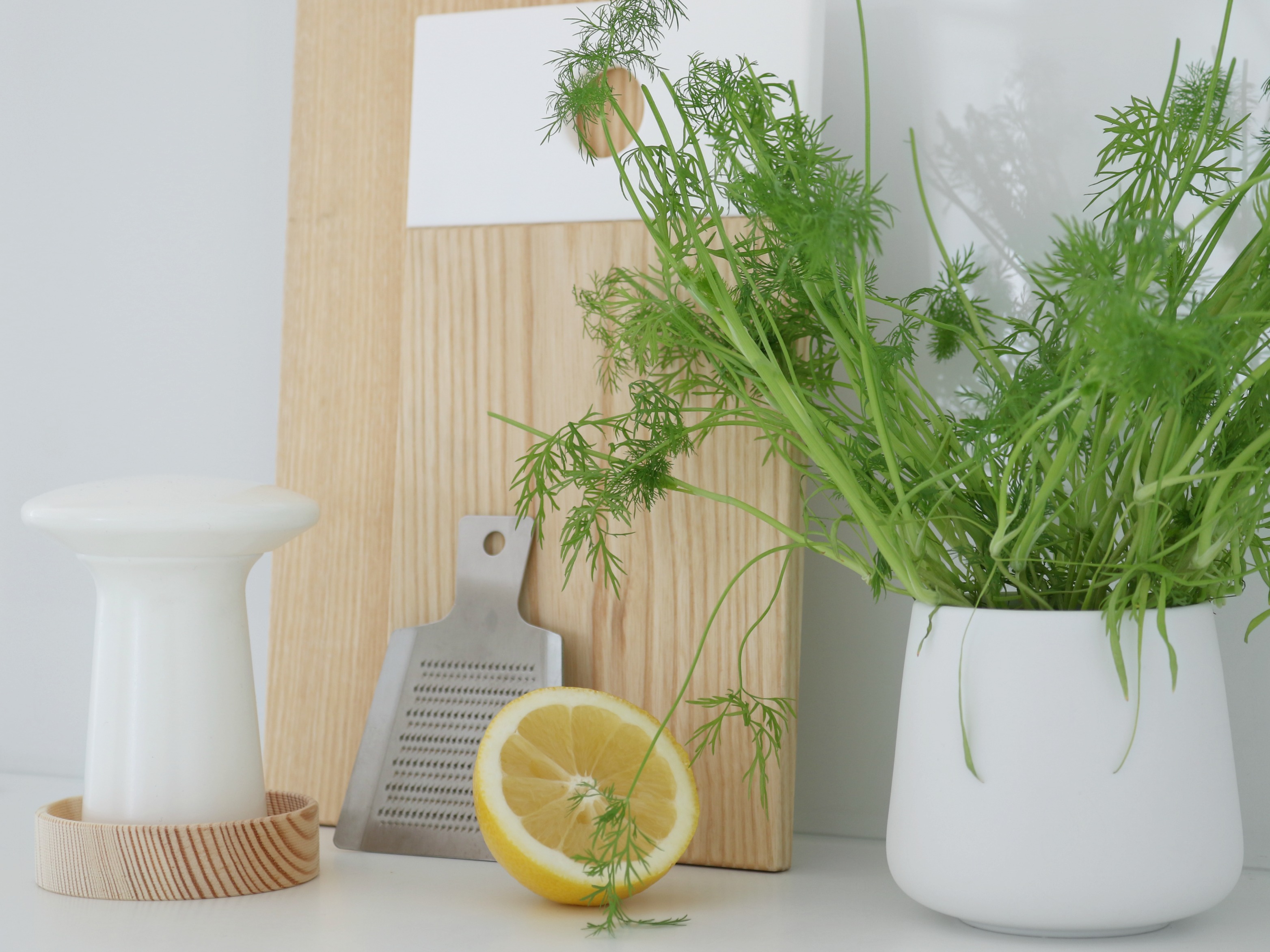 Kauniit keittiövälineet skandinaavinen design minimalistinen valkoinen keittiö Omakotivalkoinen