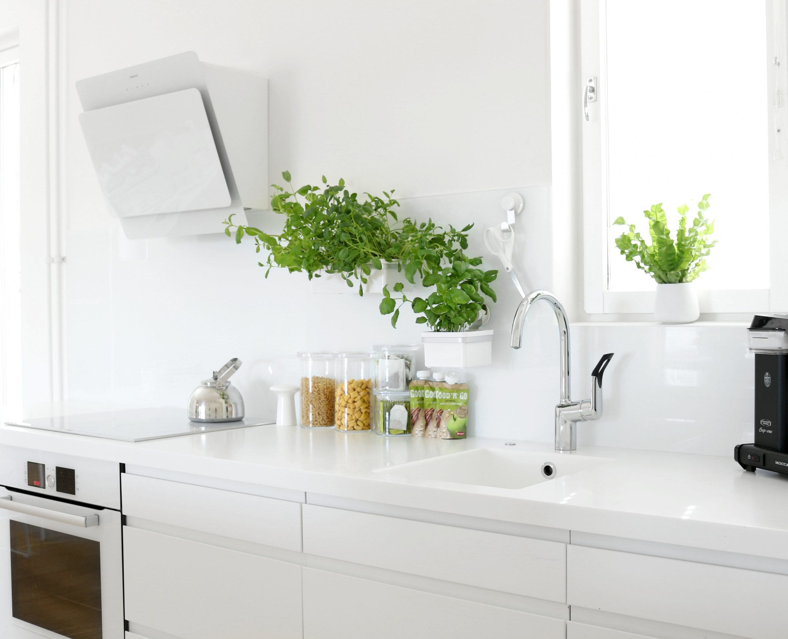 Sinituote Ruuviton seinähylly imukuppi kiinnitys ilman ruuveja kylpyhuone keittiön sisustus Omakotivalkoinen