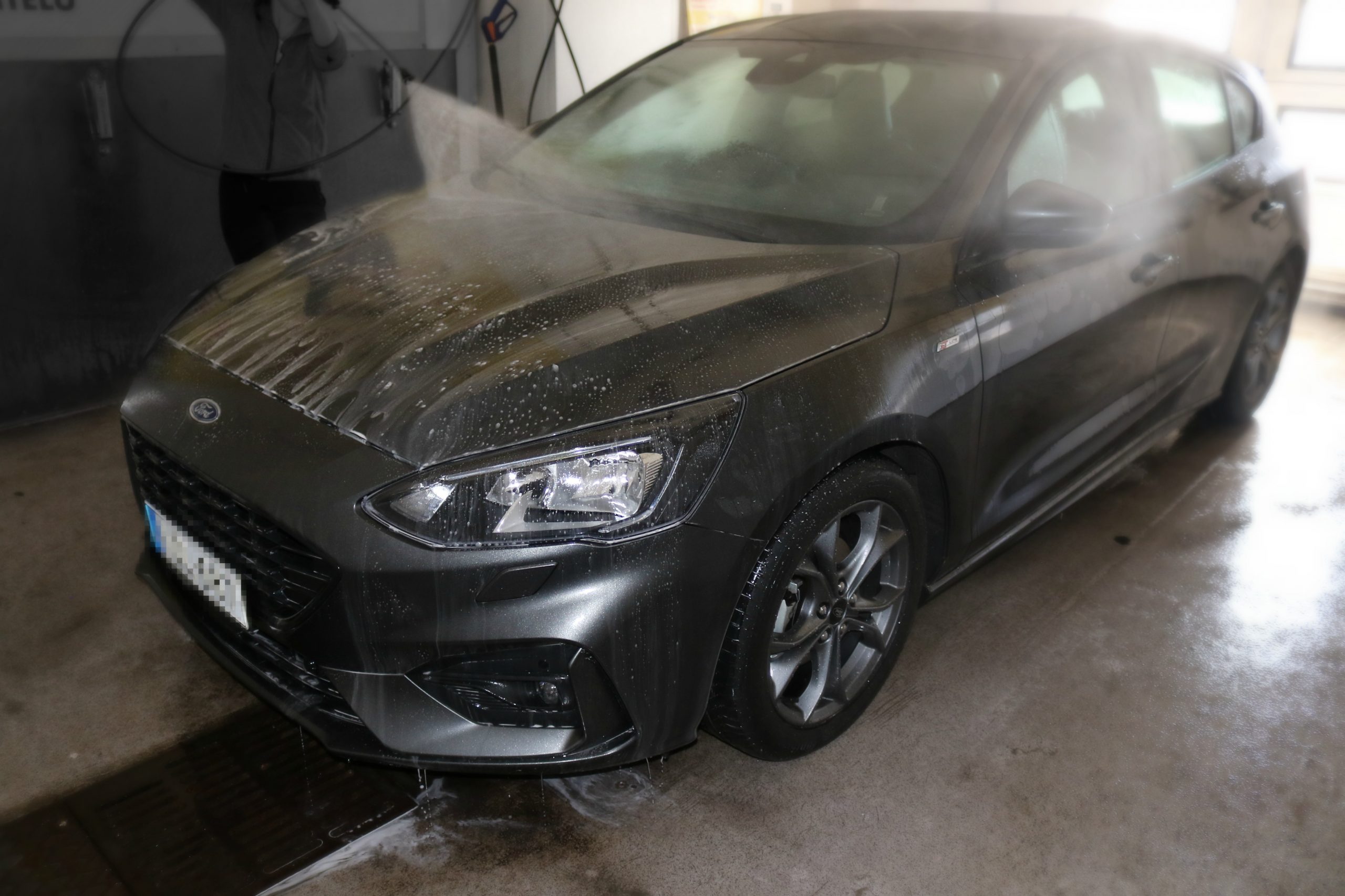 6 vinkkiä miten peset auton itse KUNGS autonpesutuotteilla Omakotivalkoinen