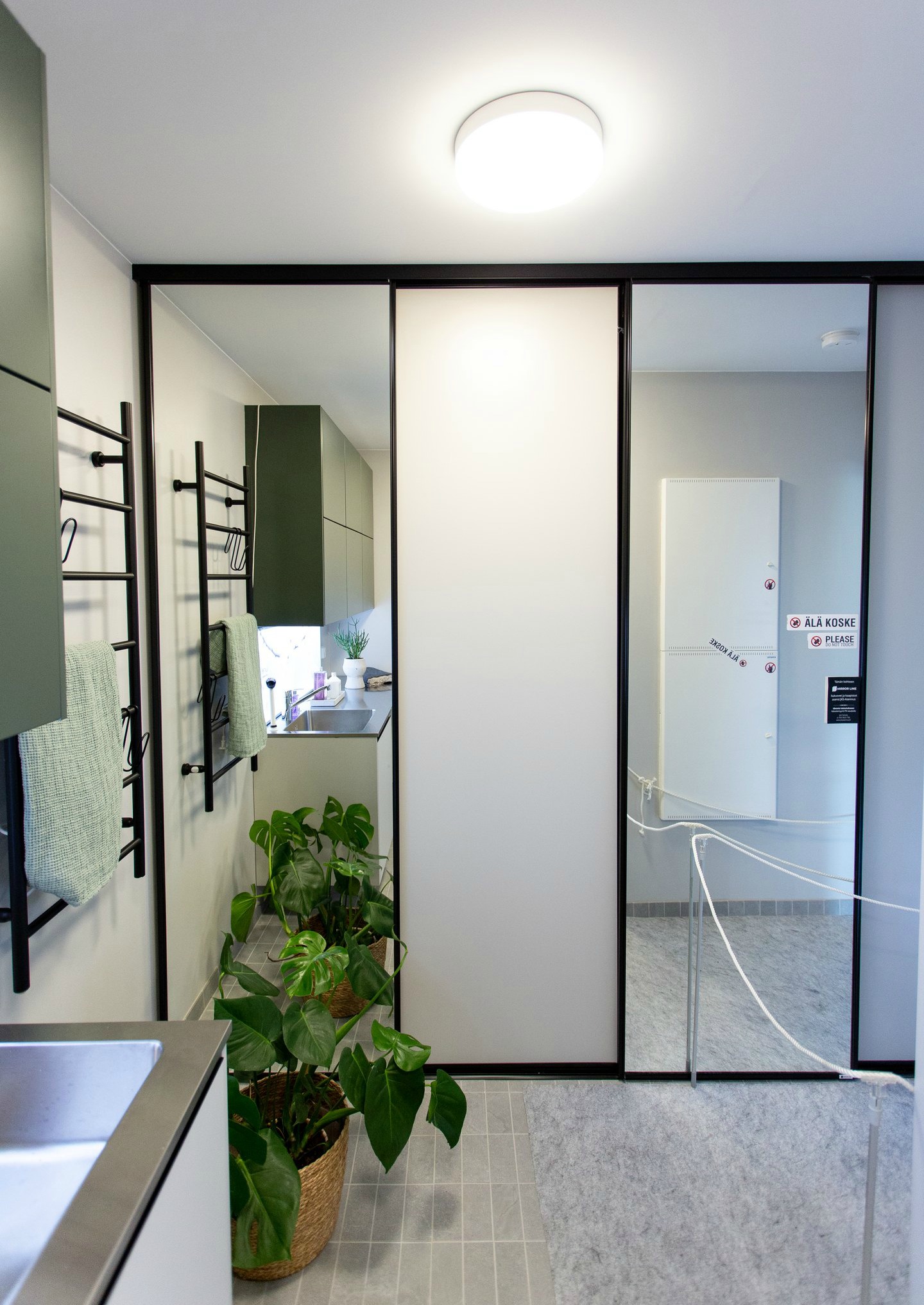 Mirror Line liukuovi peiliovi kodinhoitotuoneen sisustusideat Asuntomessut 2020 Kohde 2 Pikkupolku Moderni