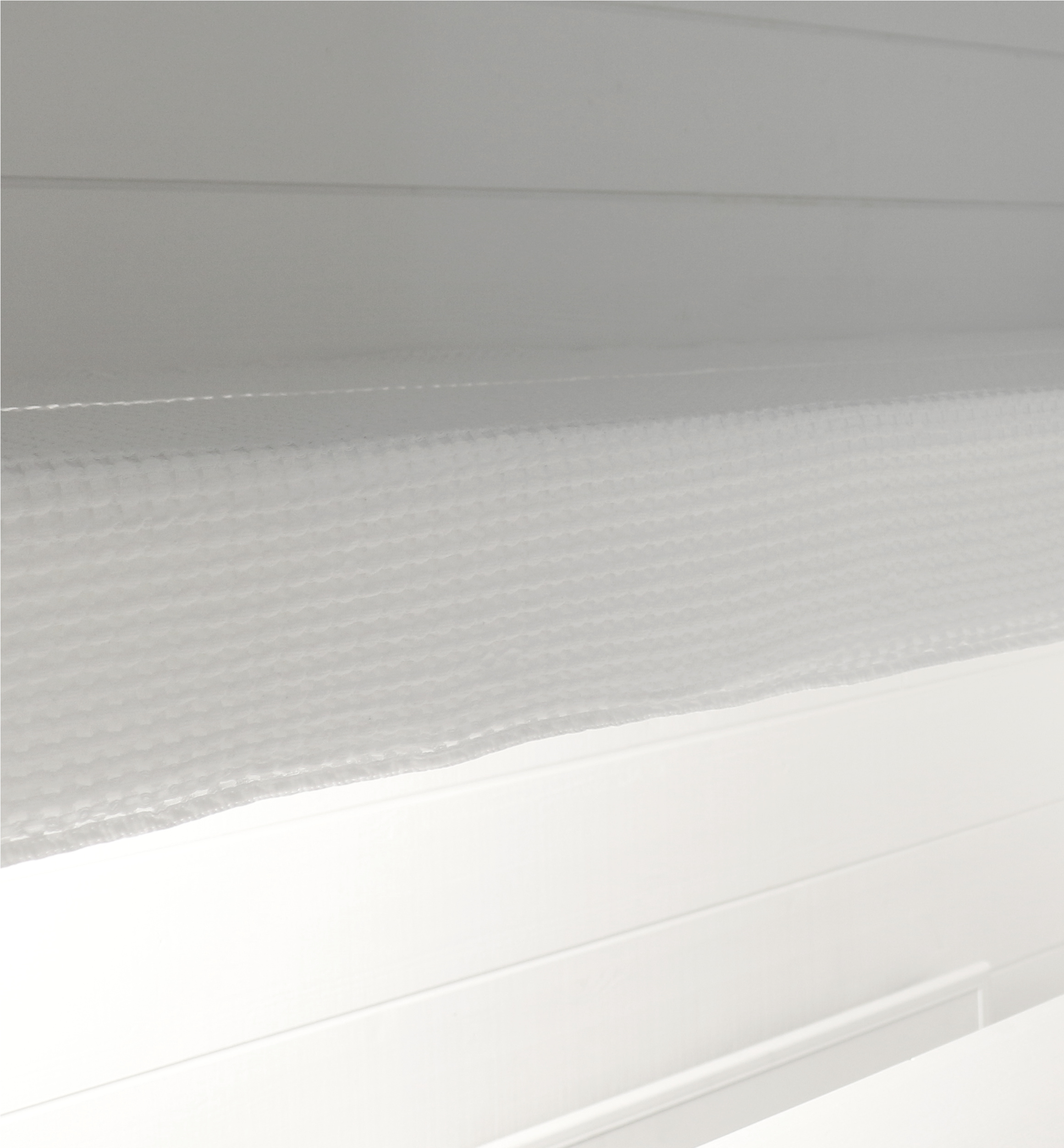 Valkoinen sauna, valkoinen kiuas ja vohvelipyyhe laudeliinana - Sisustusblogi Omakotivalkoinen