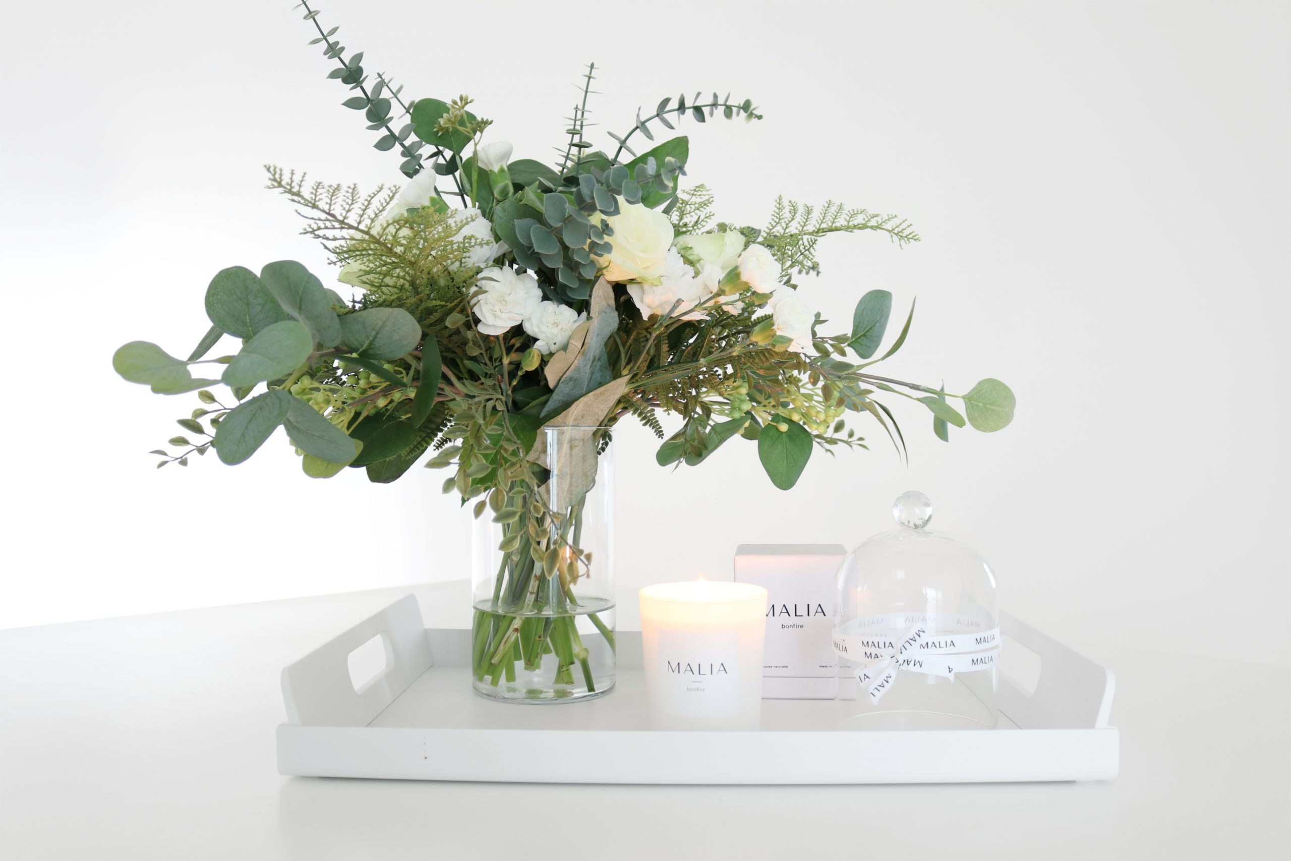 Malia Bonfire tuoksukynttilä ja upea boho kukkakimppu Omakotivalkoinen sisustusblogi