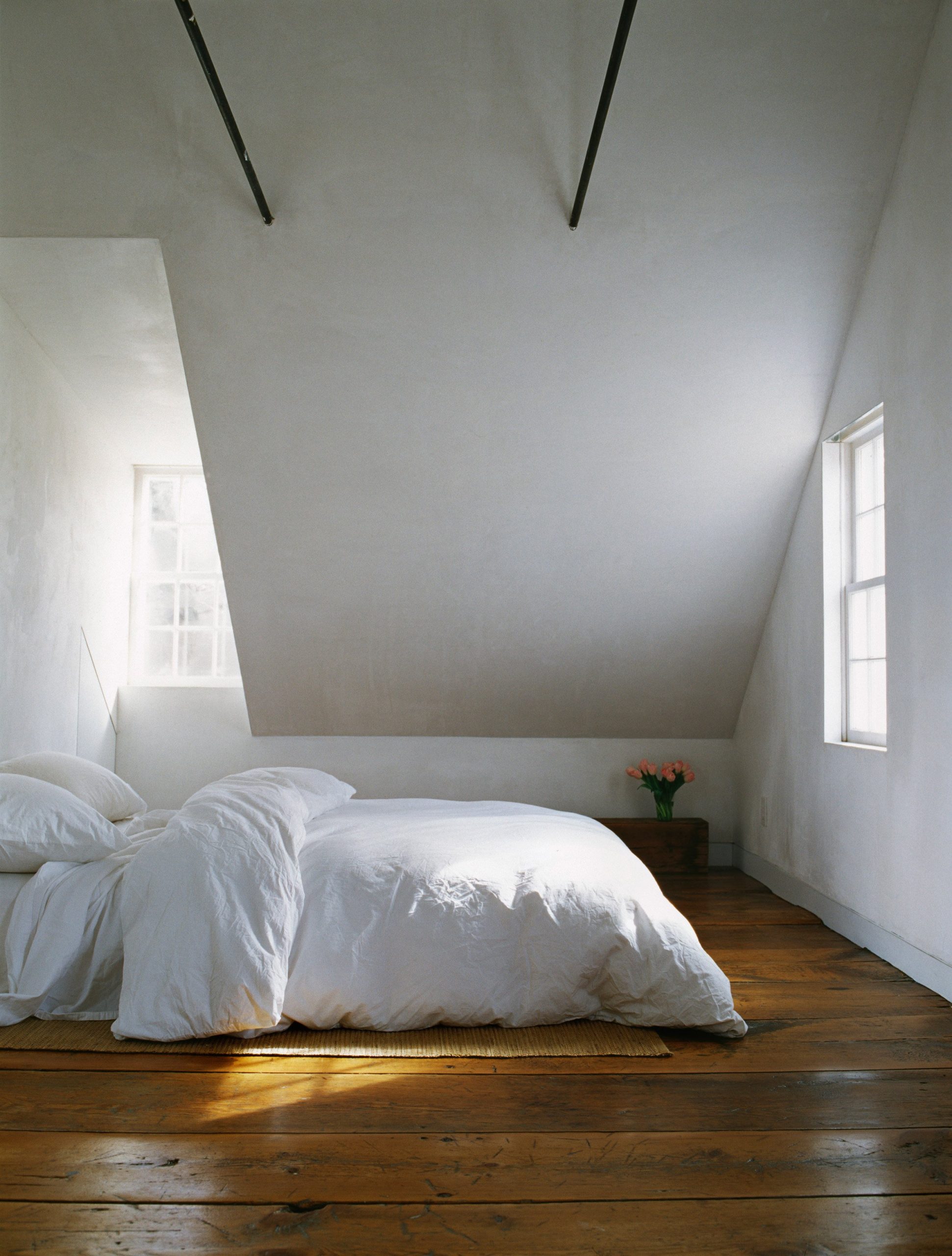 Makuuhuoneen minimalistinen sisustusinspiraatio