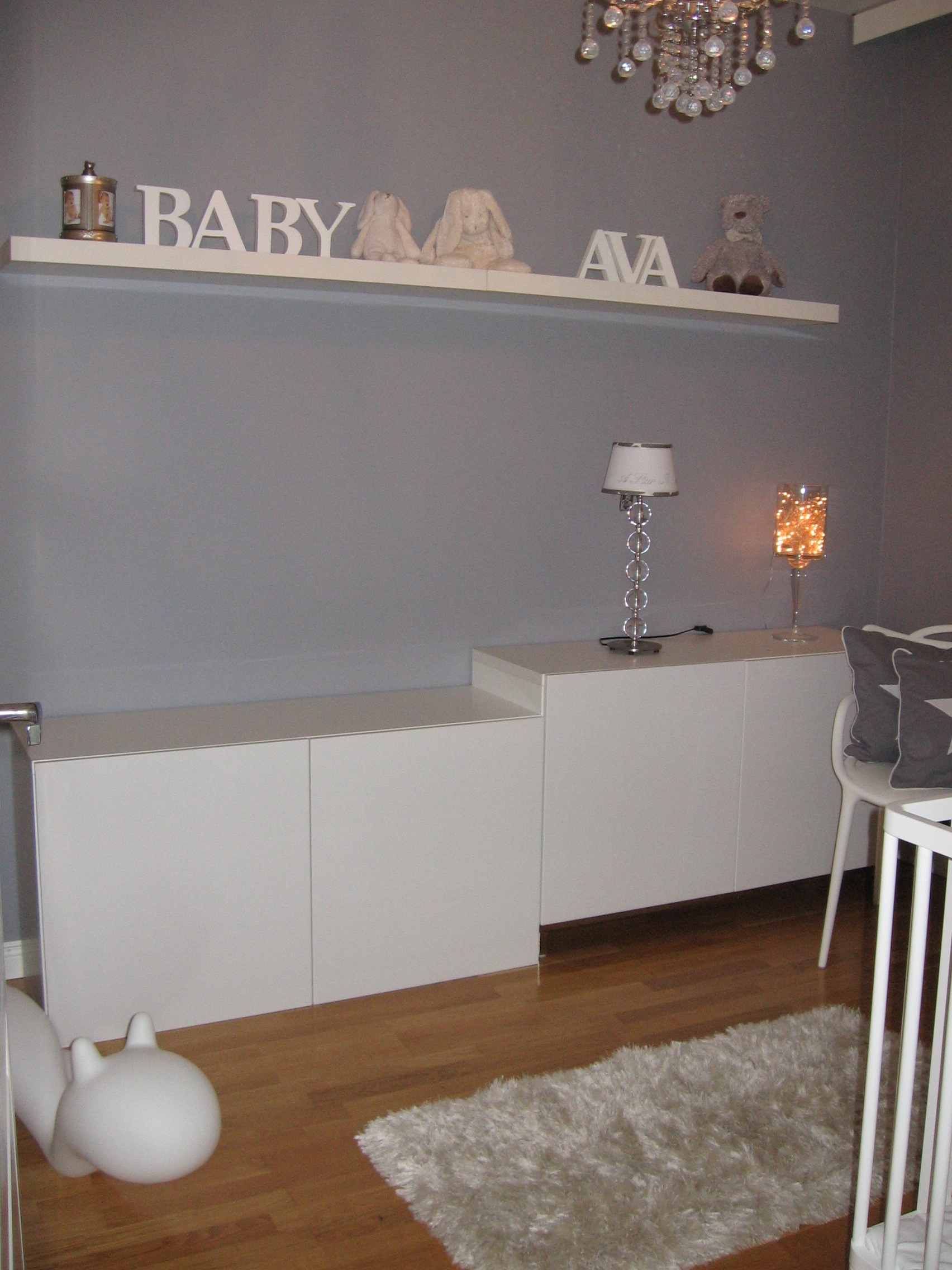 Vauvan huoneen sisustus harmaata ja valkoista - Omakotivalkoinen sisustusblogi