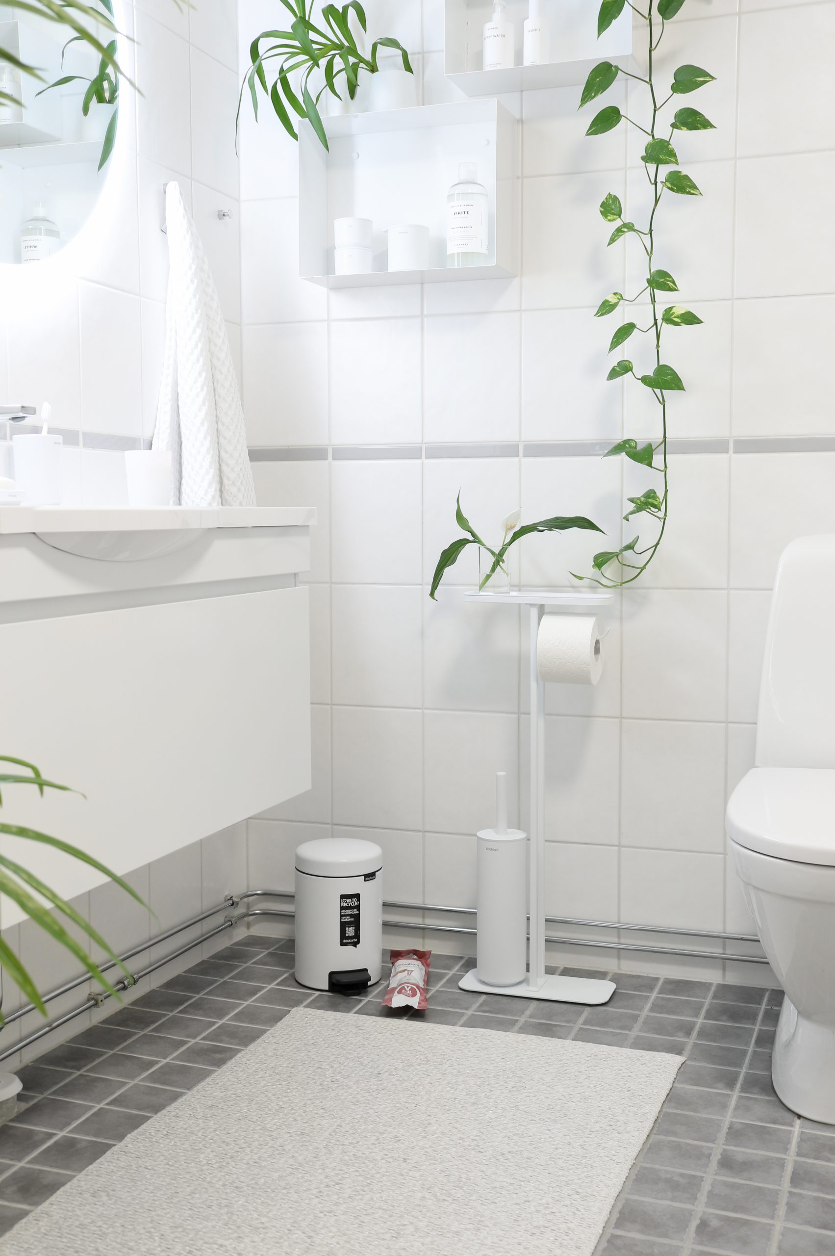 Brabantia MindSet kylpyhuonesarja on tyylikäs ratkaisu kylpyhuoneen säilytykseen ja siisteyden ylläpitoon - Omakotivalkoinen