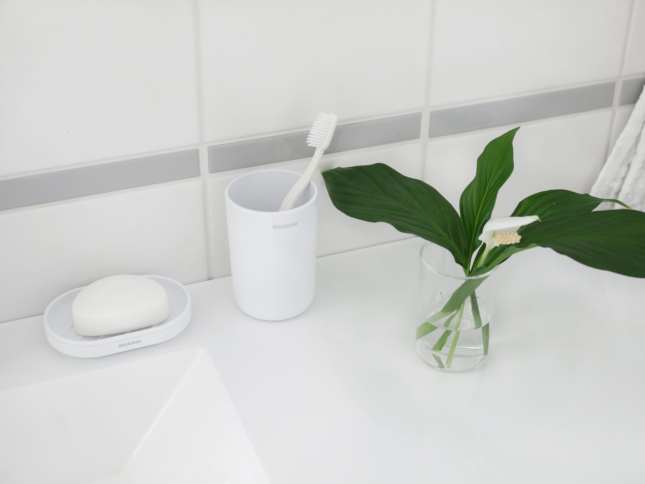 Brabantia MindSet kylpyhuonesarja on tyylikäs ratkaisu kylpyhuoneen säilytykseen ja siisteyden ylläpitoon - Omakotivalkoinen