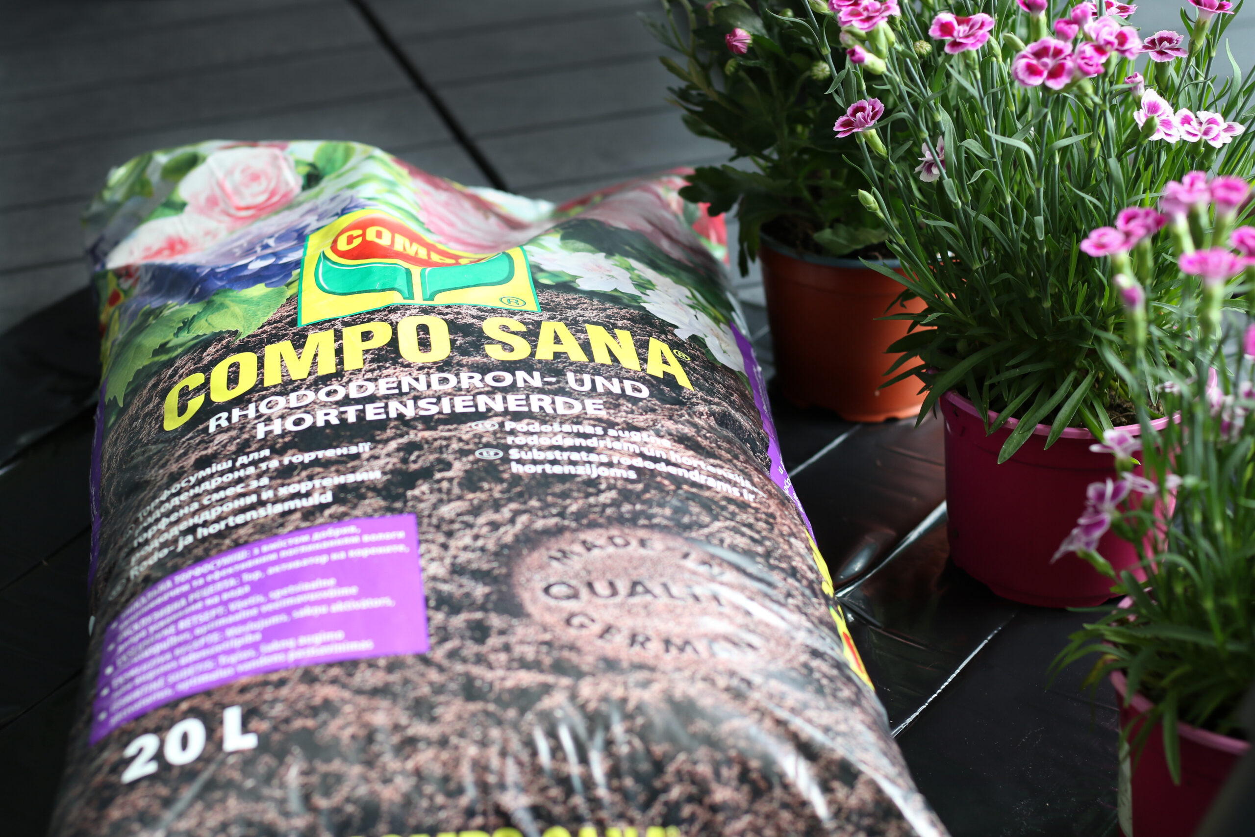 COMPO SANA® rododendronimaa ravinteikas kasvualusta kukille ja kasveille